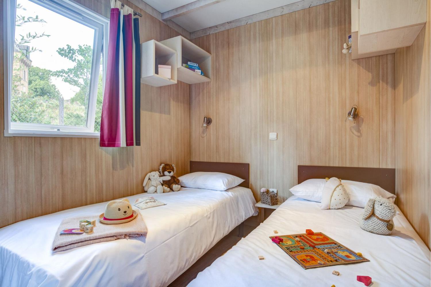 Outdoor terrace and garden at Chalet 6p 3Bdrms AirCon **** in France