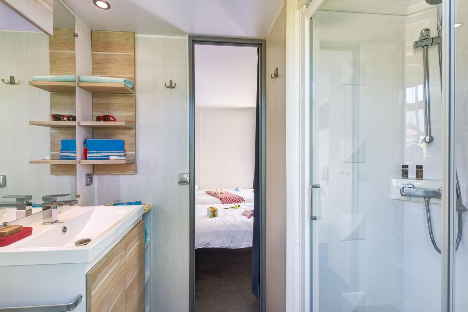 Swimming pool area near Cottage 4p 2Bdrms AirCon **** in France