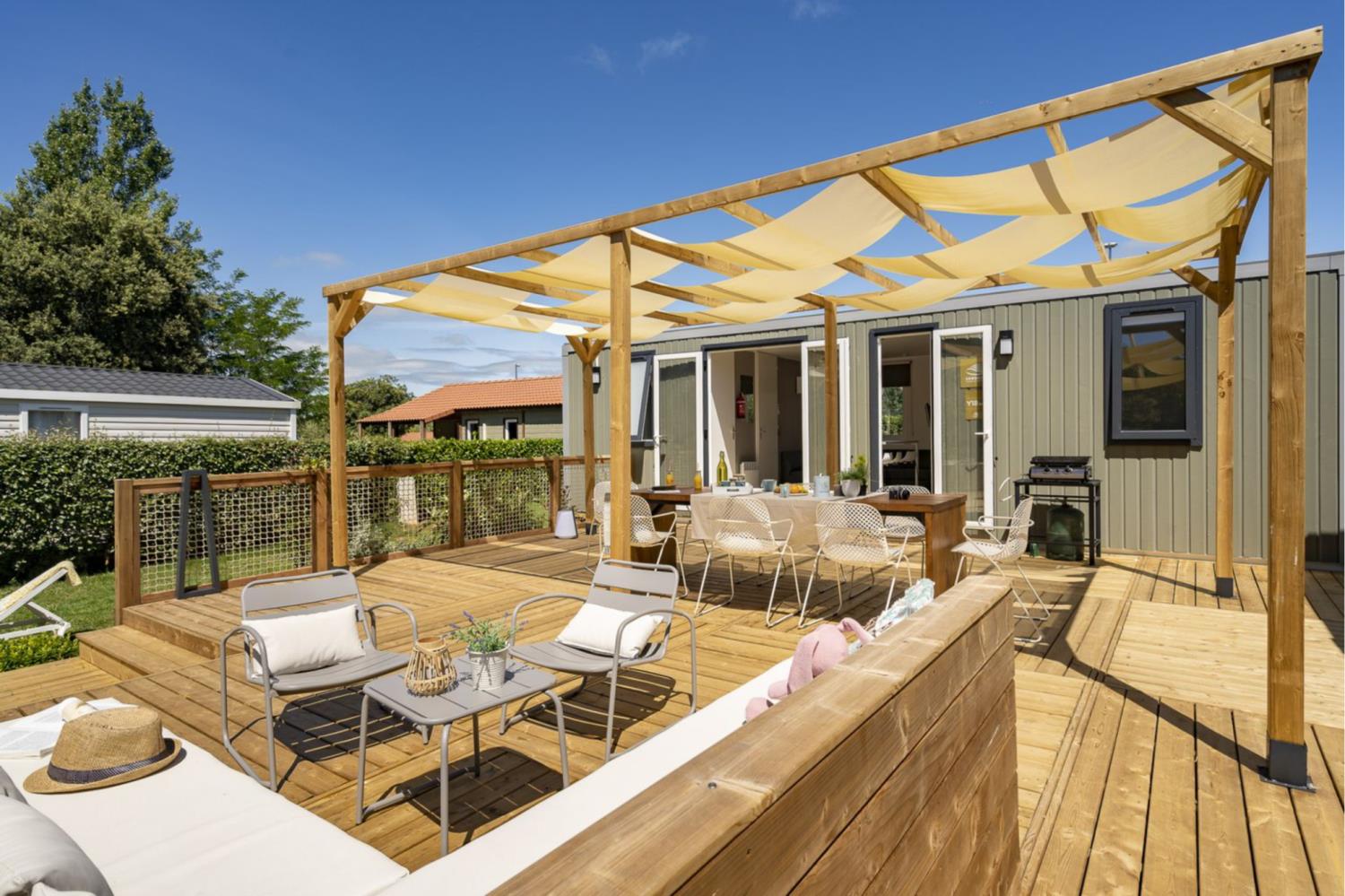 Bedroom accommodation at Cottage Friends 10p 5Bdrms AirCon **** in France