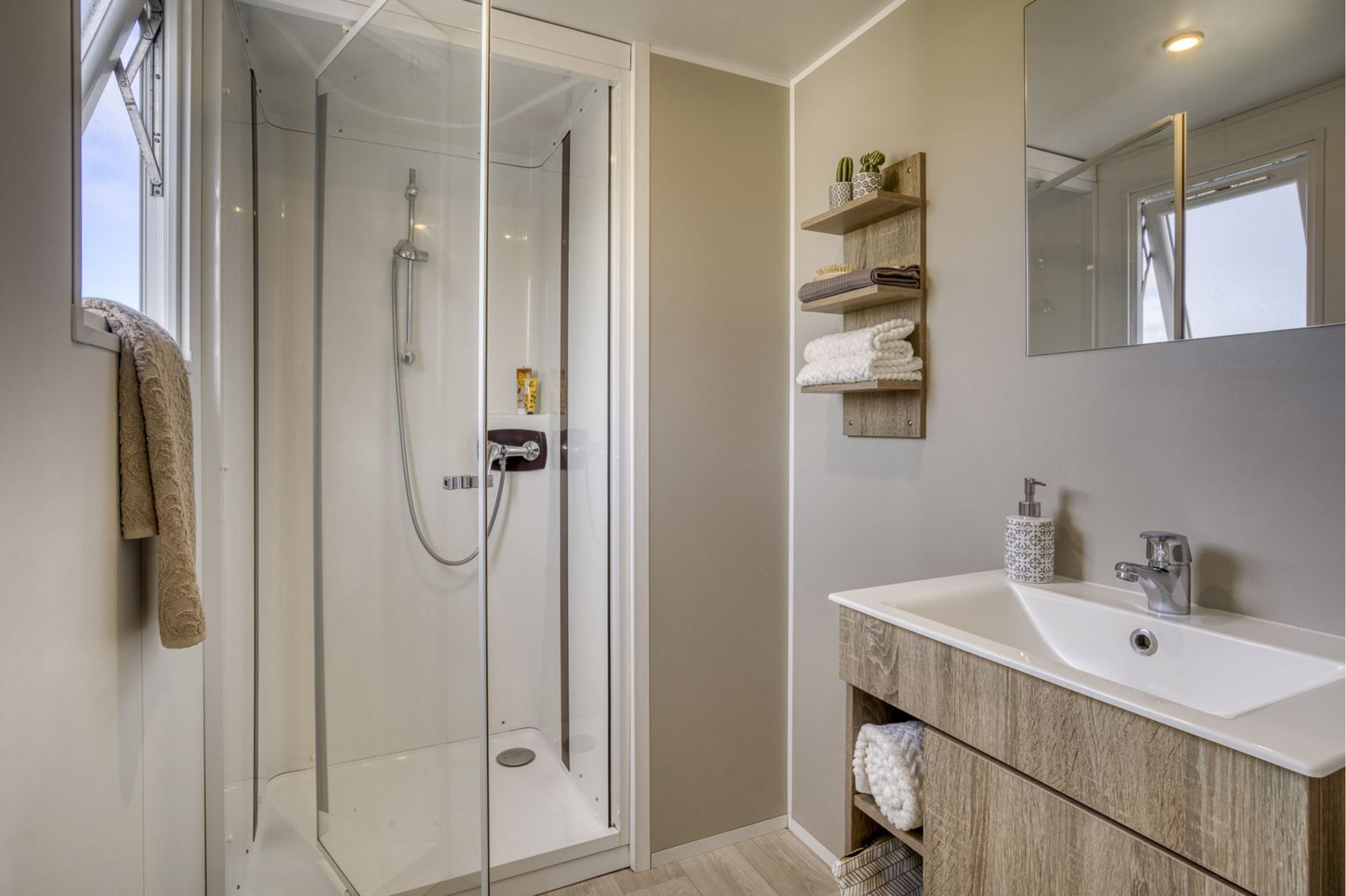 Outdoor terrace and garden at Cottage 6p 3Bdrms **** in France