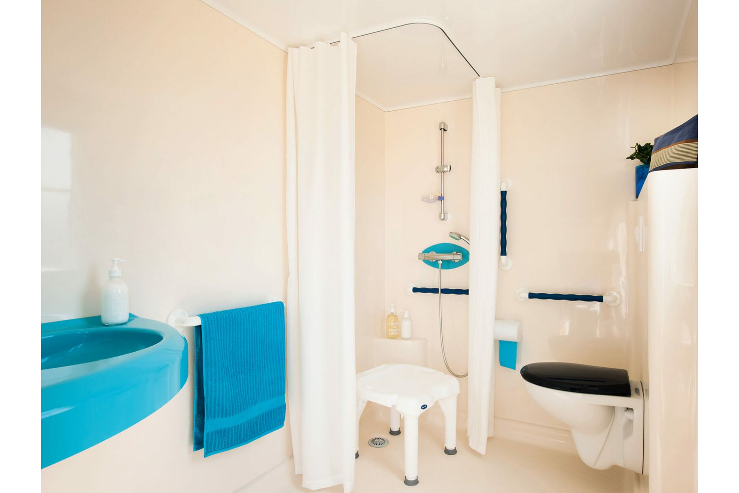 Bathroom at Cottage 4p 2Bdrms **** in France