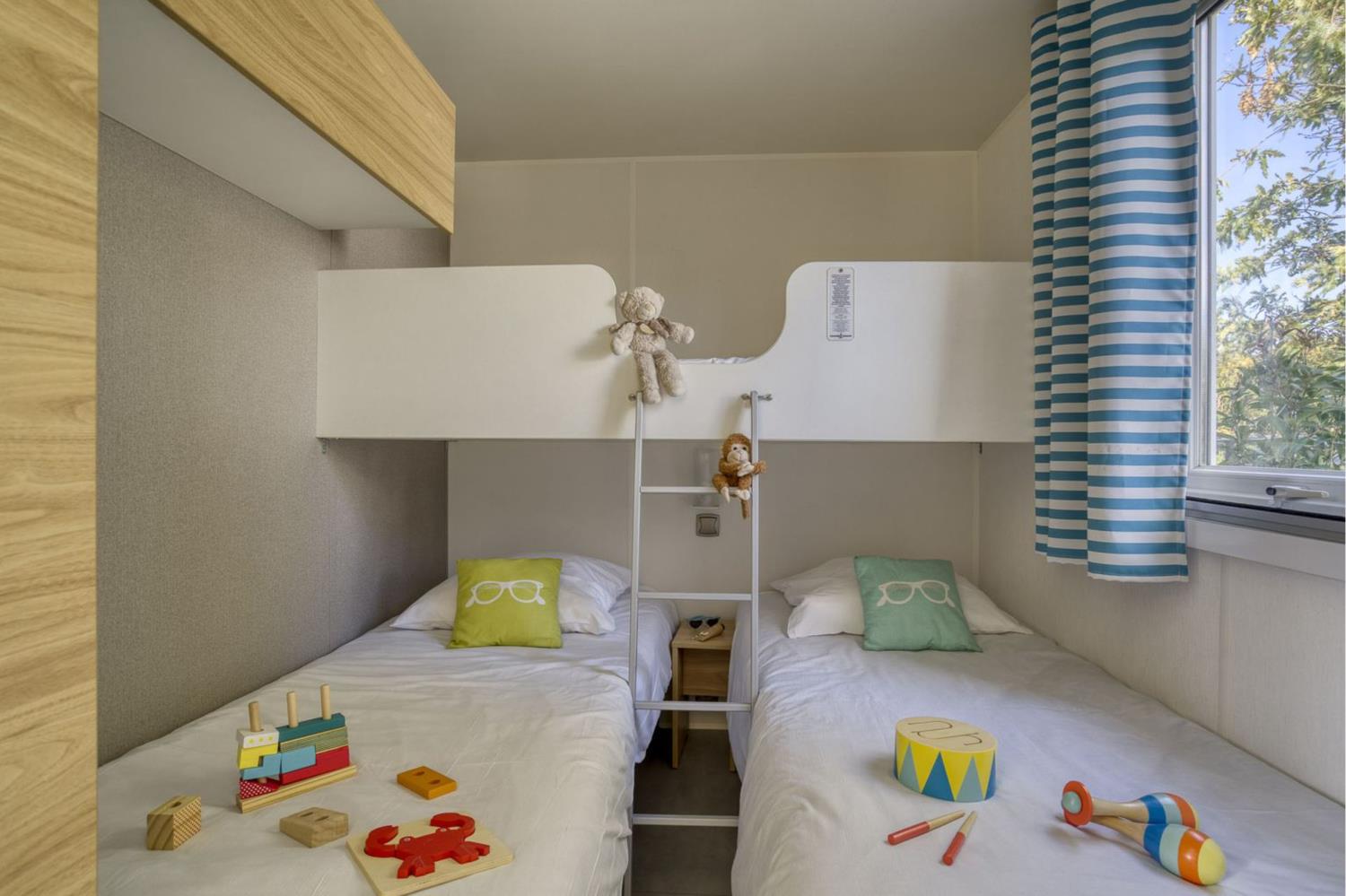 Outdoor terrace and garden at Cottage 5pers 2Bdrms **** in France