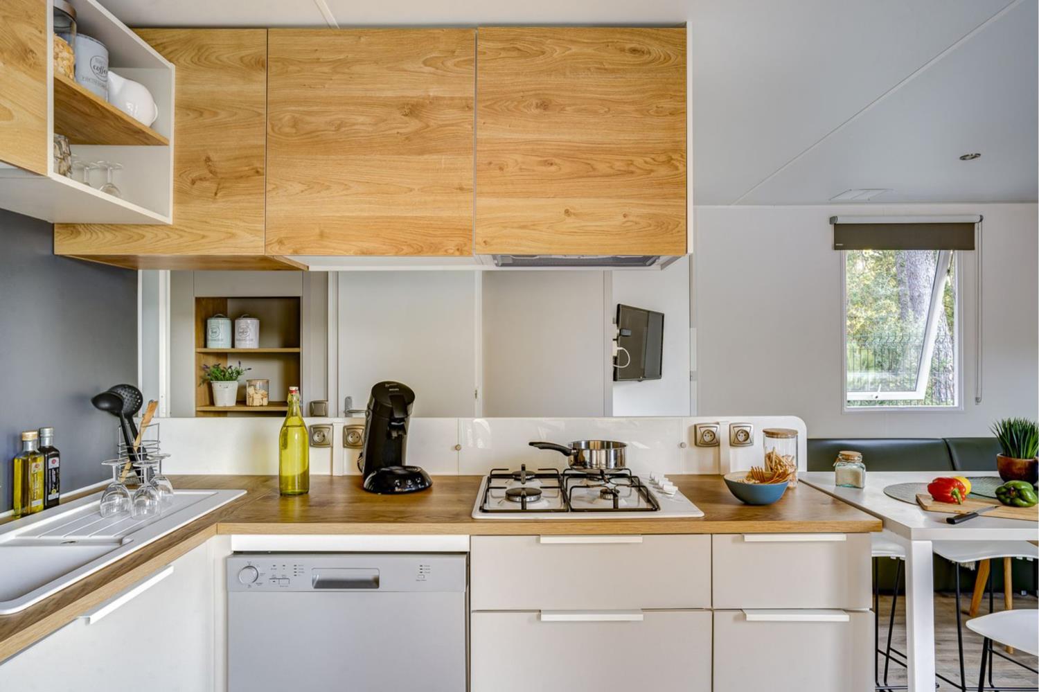 Kitchen facilities at Cottage Atlantide 6p 3Bdrms AirConPremiu in France