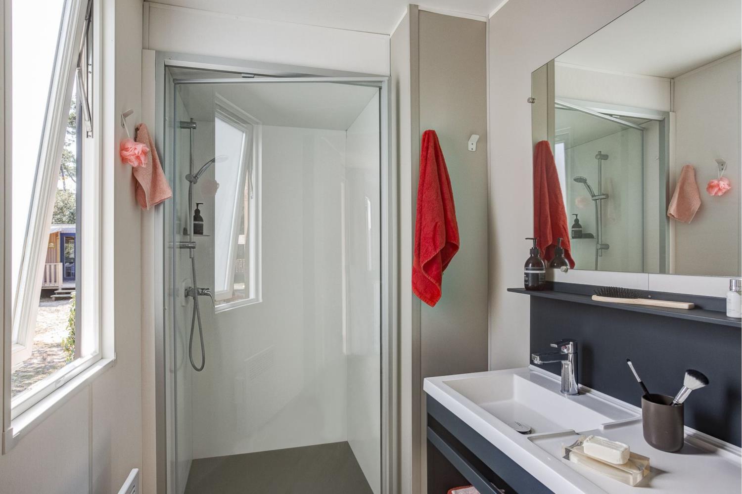 Swimming pool area near Cottage 6p 3Bdrms AirCon **** in France