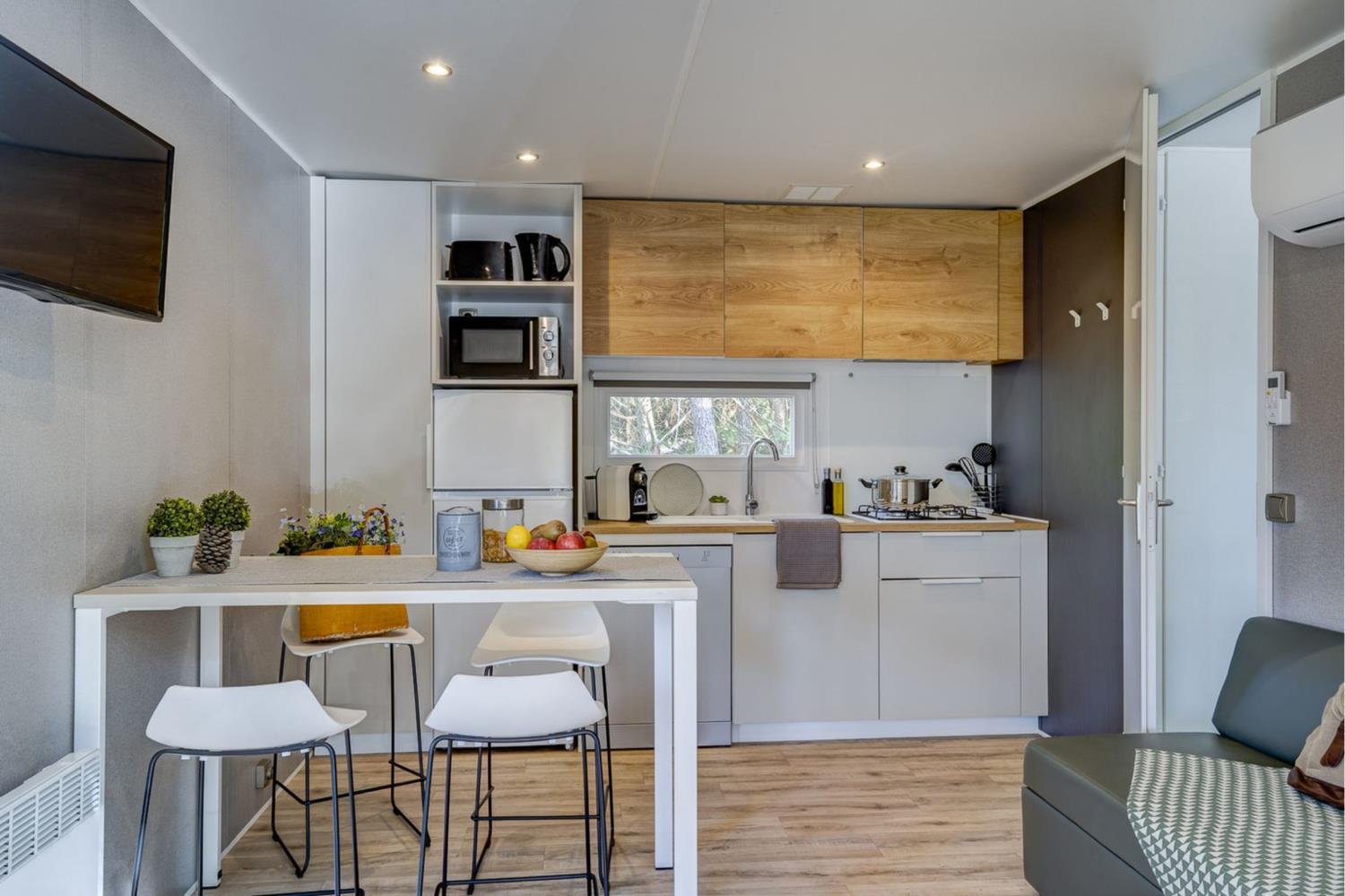 Kitchen facilities at Cottage Atlantide 4p 2Bdrms AirConPremiu in France