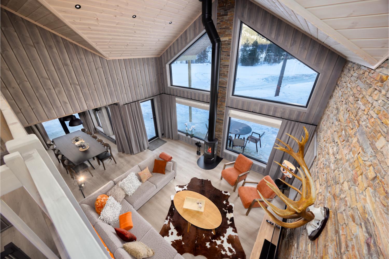 Outdoor terrace and garden at Lakelodge 10p in NO