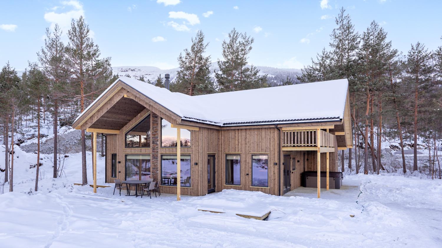 Outdoor terrace and garden at Twin Lakelodges 20p in NO