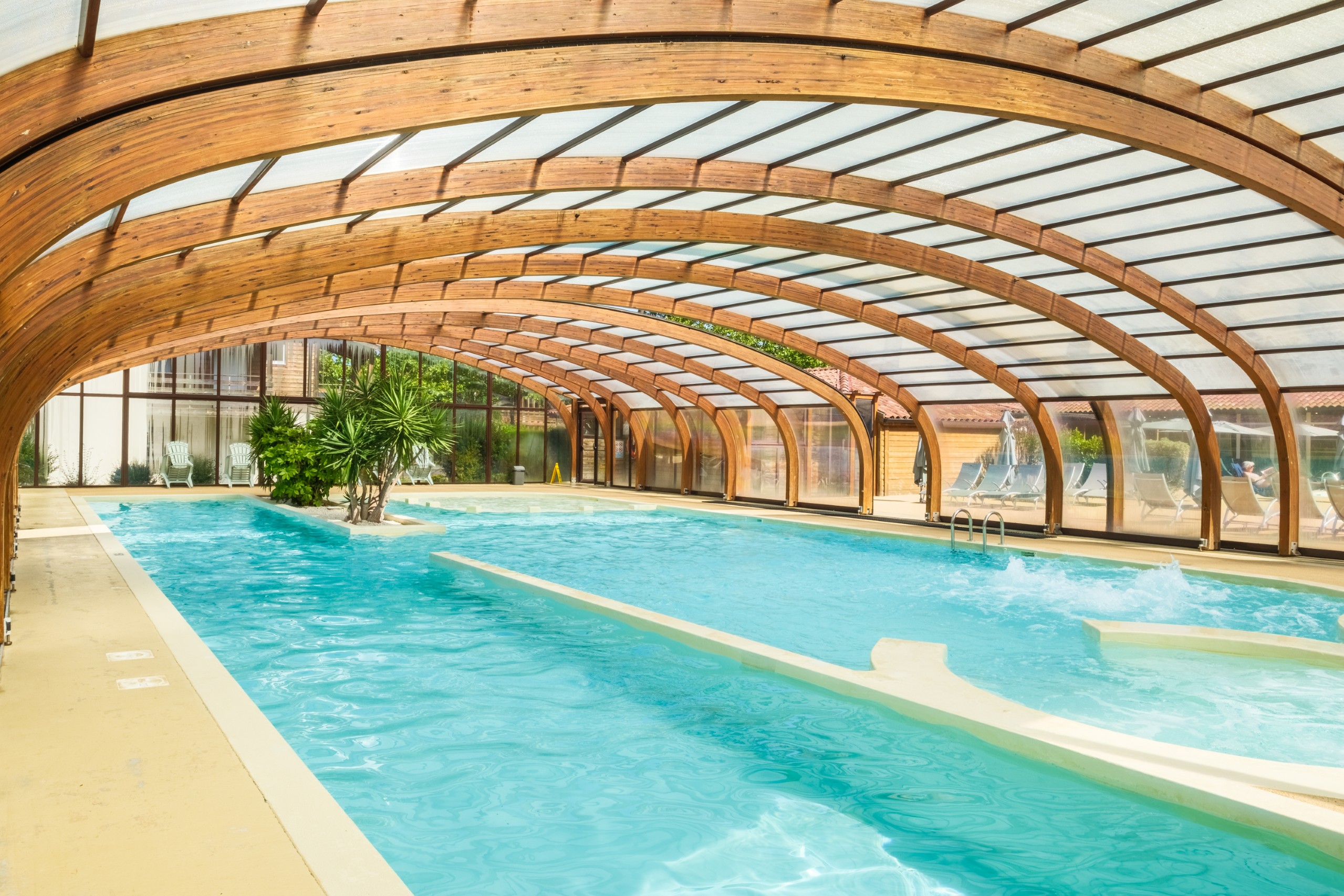 Swimming pool area near Les Cottages du Lac 3p4p in France