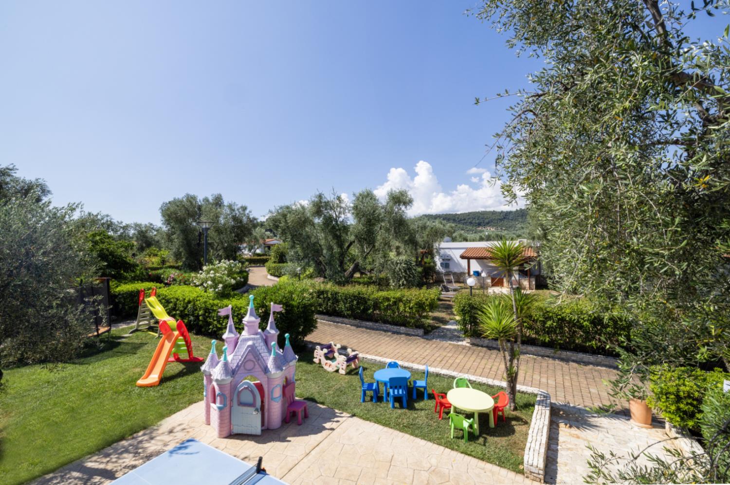 Semi detached Villa Country