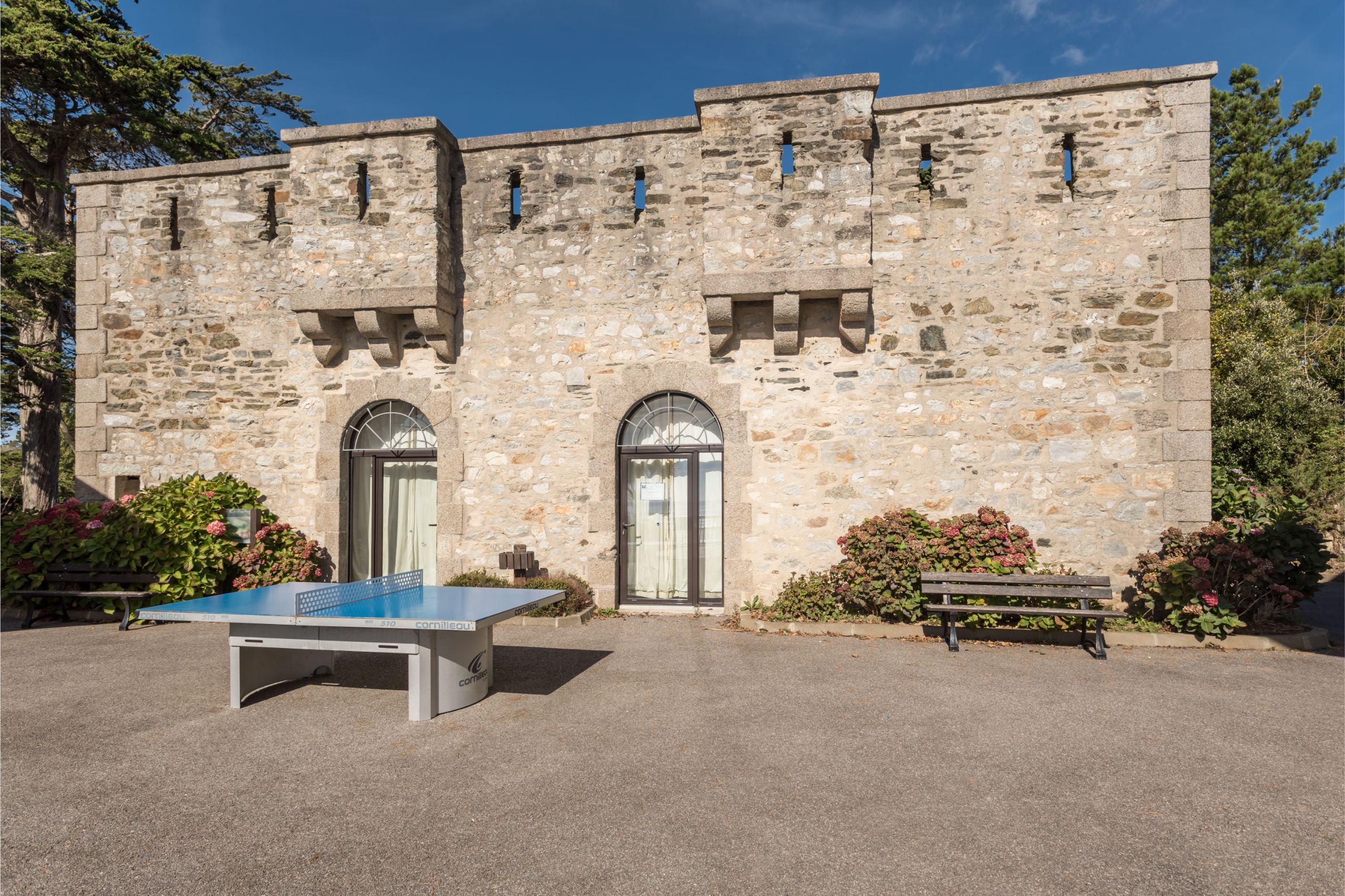 Swimming pool area near Cap Morgat 2/3p 6/7p in France