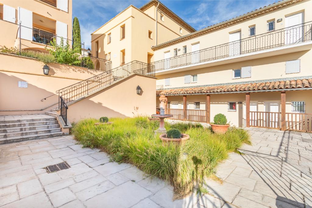 Pont Royal en Provence 2p 4 Sel