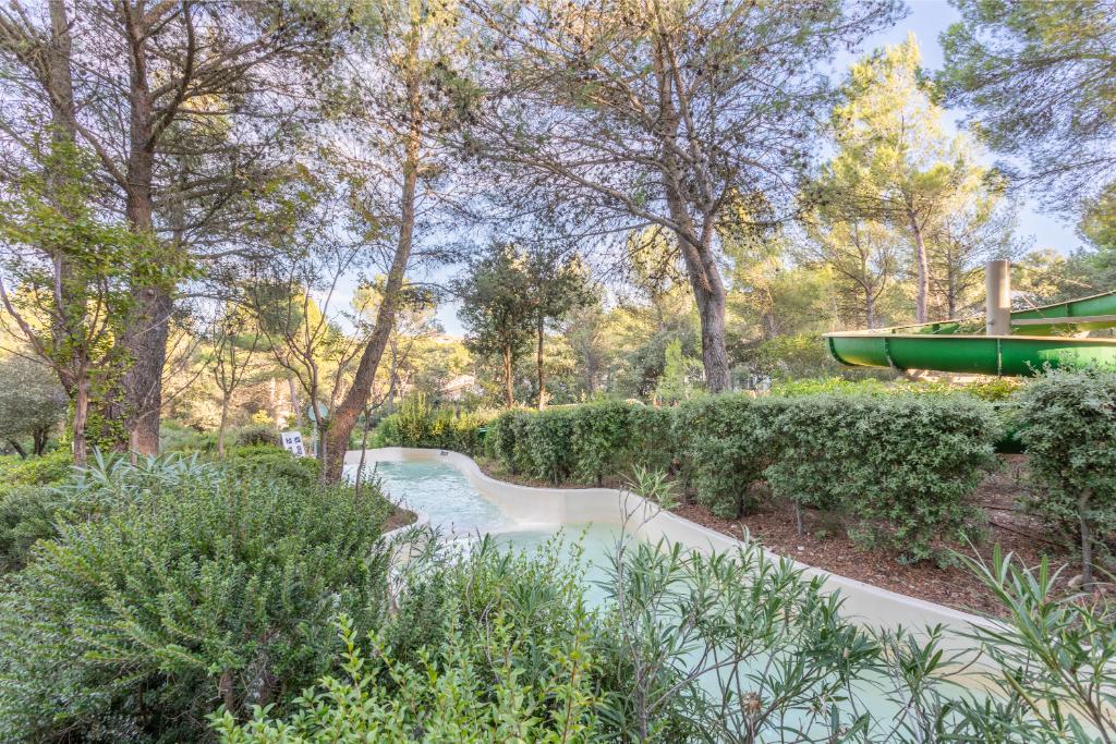 Pont Royal en Provence 3/4p 8 Sel