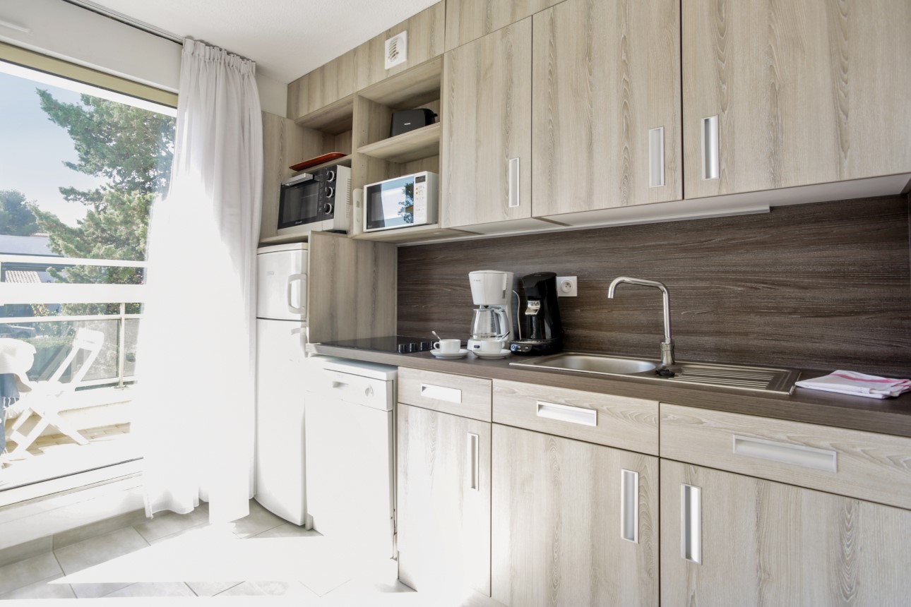 Kitchen facilities at La Corniche d'Or 3p6p Balcony in France