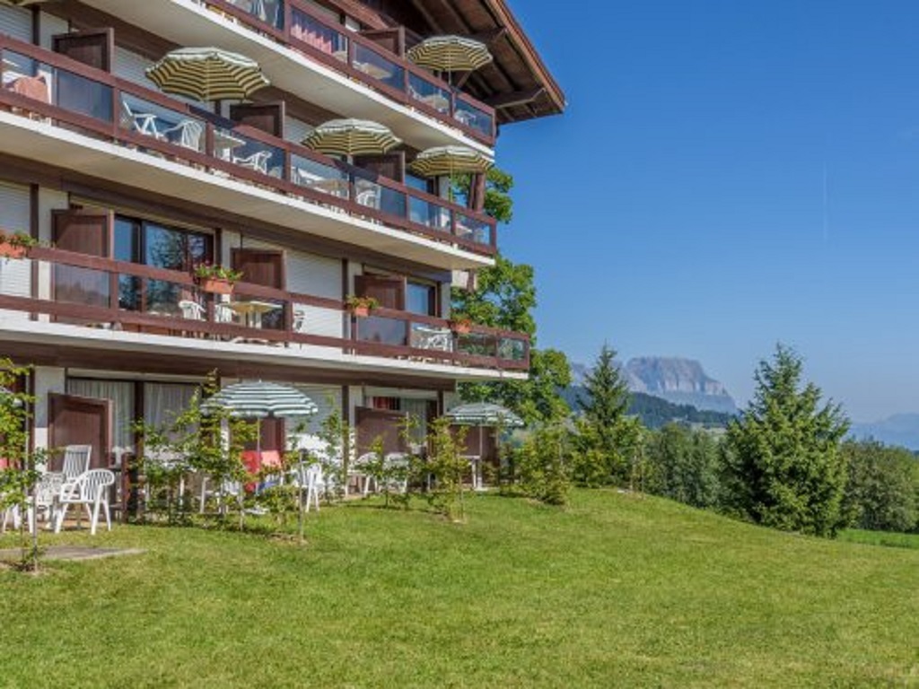 Bedroom accommodation at Le Mont d'Arbois 5p in France